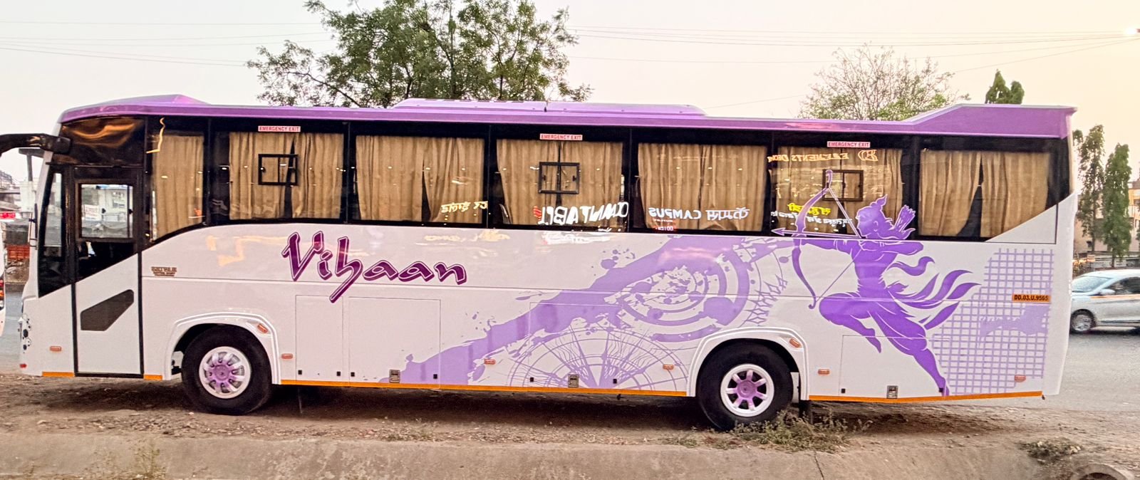Bus and tempo traveller image